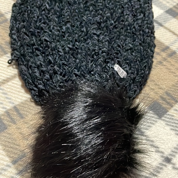 Guess - Picture 4 of 5